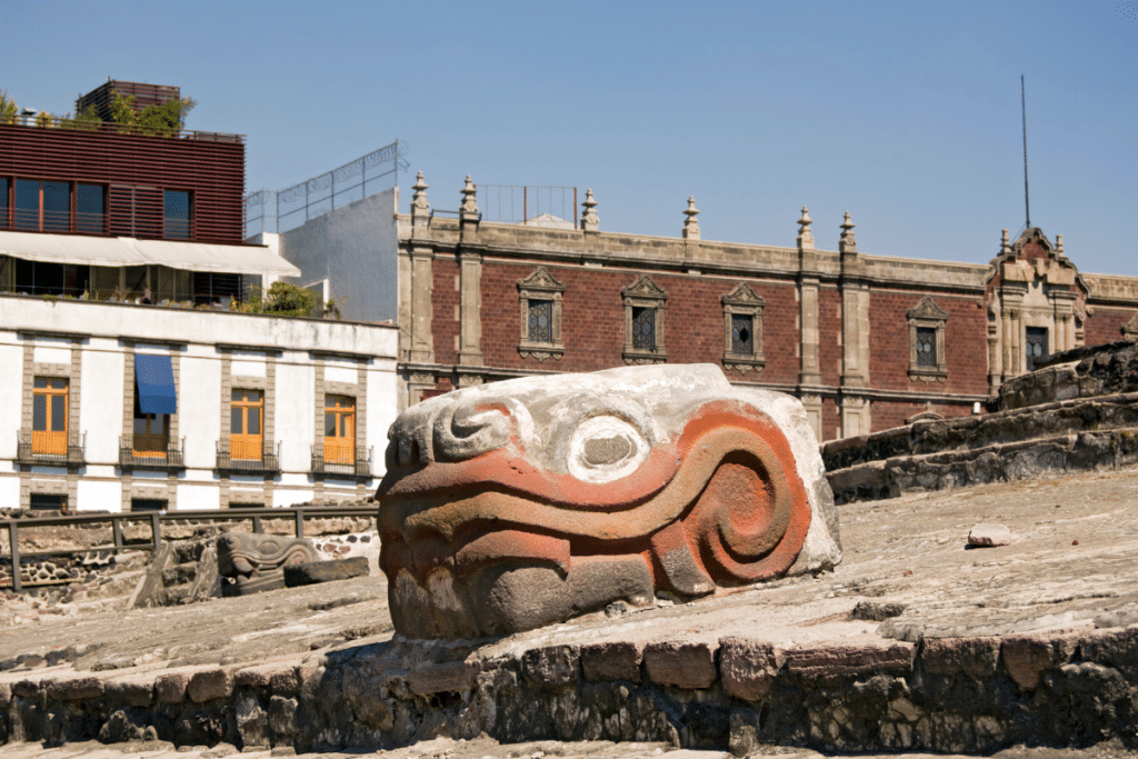 La Ciudad de México es una de las ciudades más ricas culturalmente en el mundo. Con una historia que se remonta miles de años atrás, la ciudad cuenta con una increíble oferta de museos y espacios culturales que reflejan su patrimonio y diversidad.